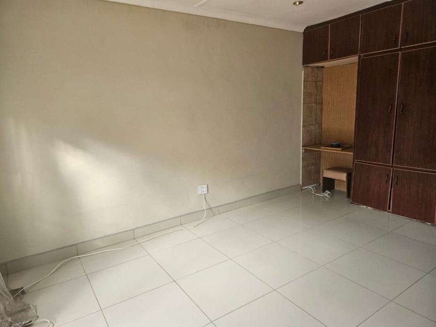 To Let 4 Bedroom Property for Rent in Verwoerdpark Northern Cape